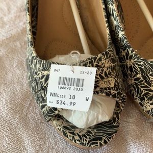 Woman open toe wedge